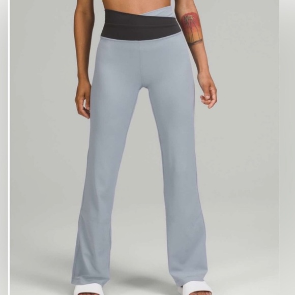 NWT Lululemon Throwback Astro Pant in Chambray / Graphite Grey | Size 14 - Picture 1 of 5